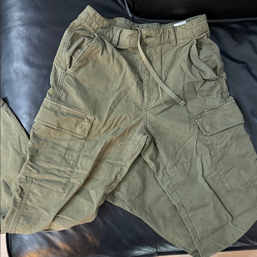 Uniqlo Men's Green Cargo Pants